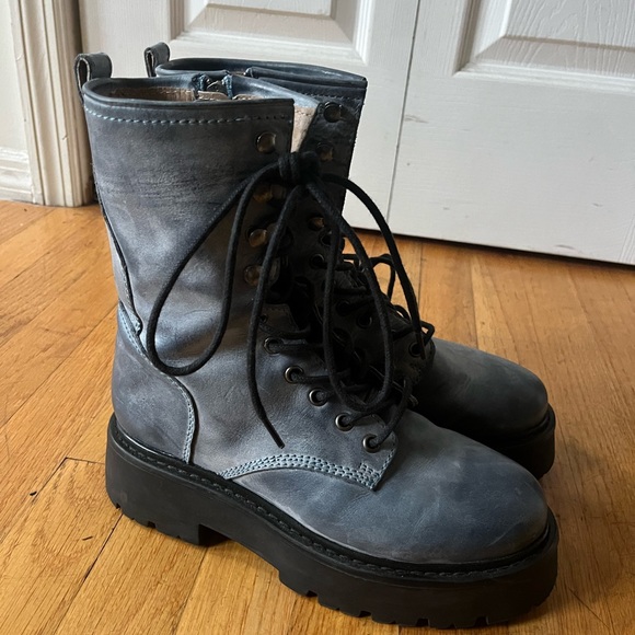 Steve Madden blue / black lace up combat platform boots. - Picture 3 of 5